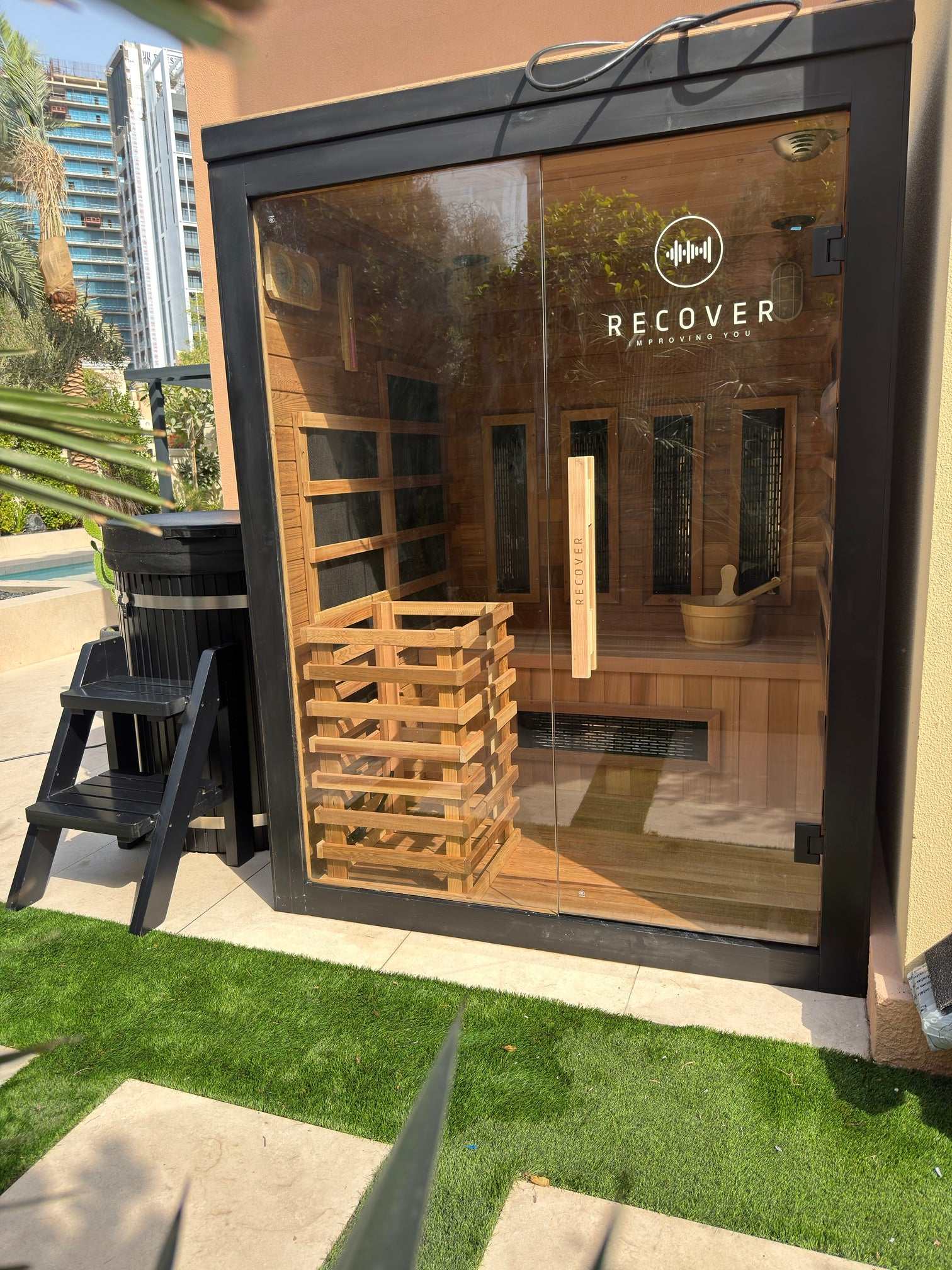 Outdoor Full-Spectrum Infrared Sauna
