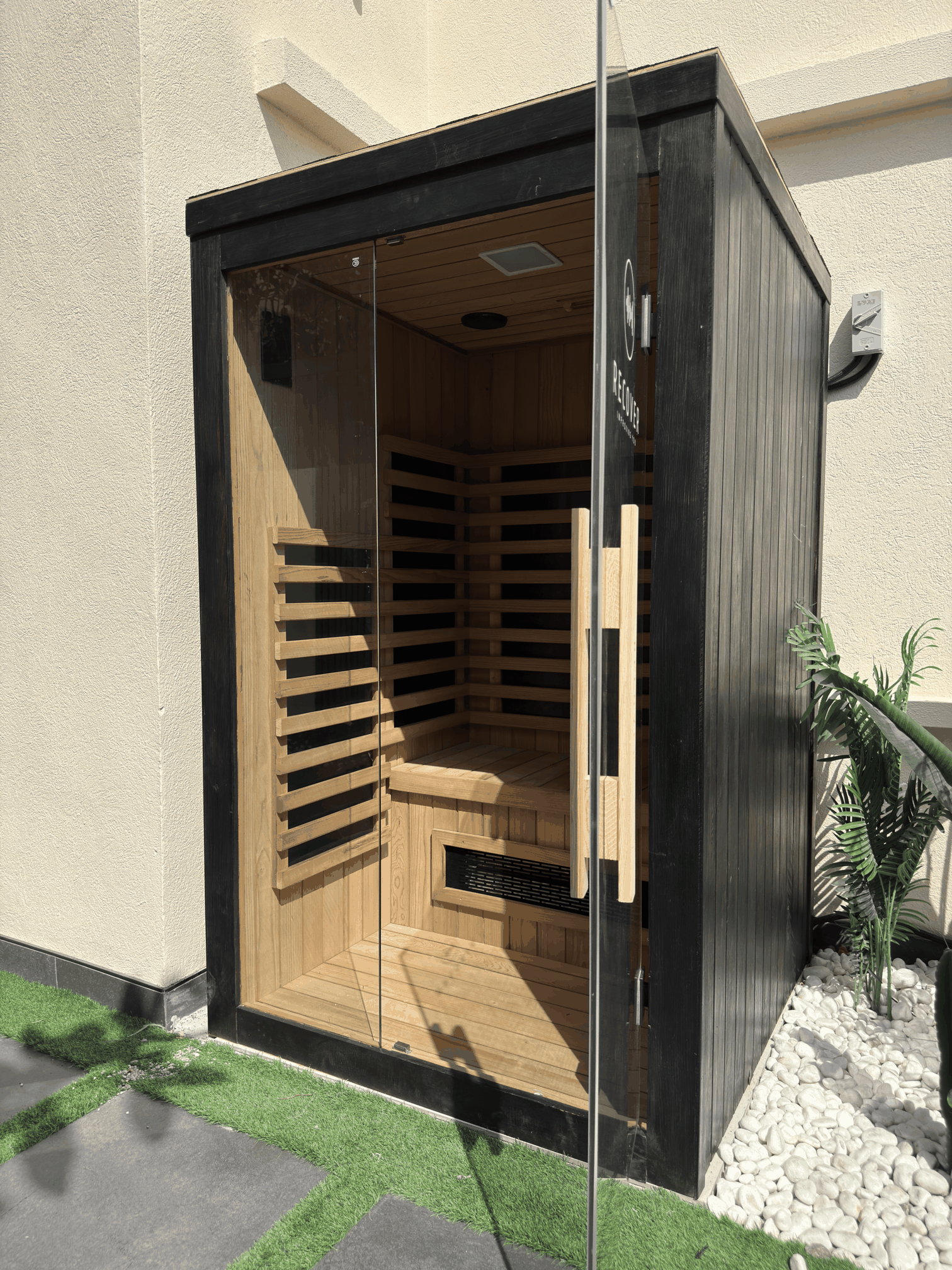 Outdoor Full-Spectrum Infrared Sauna